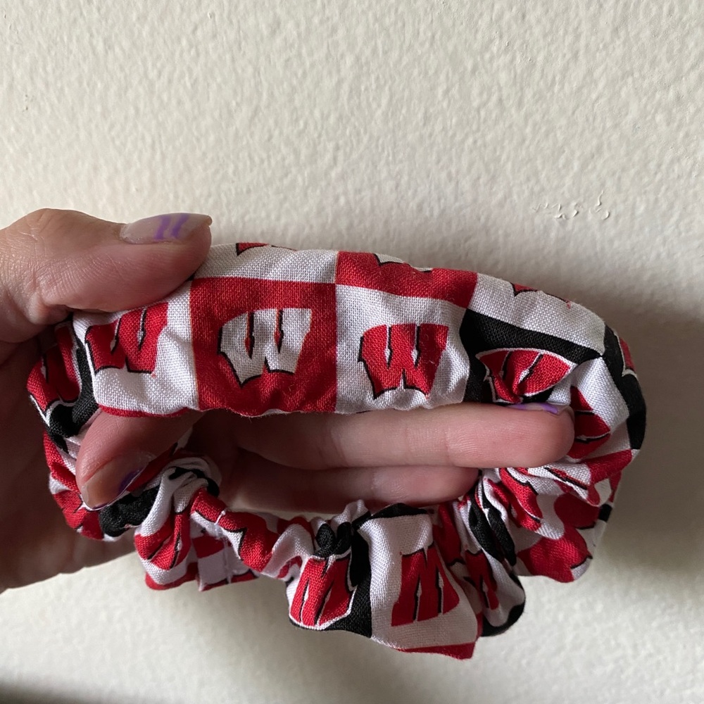 Wisconsin Scrunchie - Picture 2 of 4